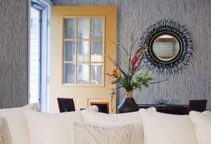 Therese Interior Design - Minimal Modern Meets Textural Twist